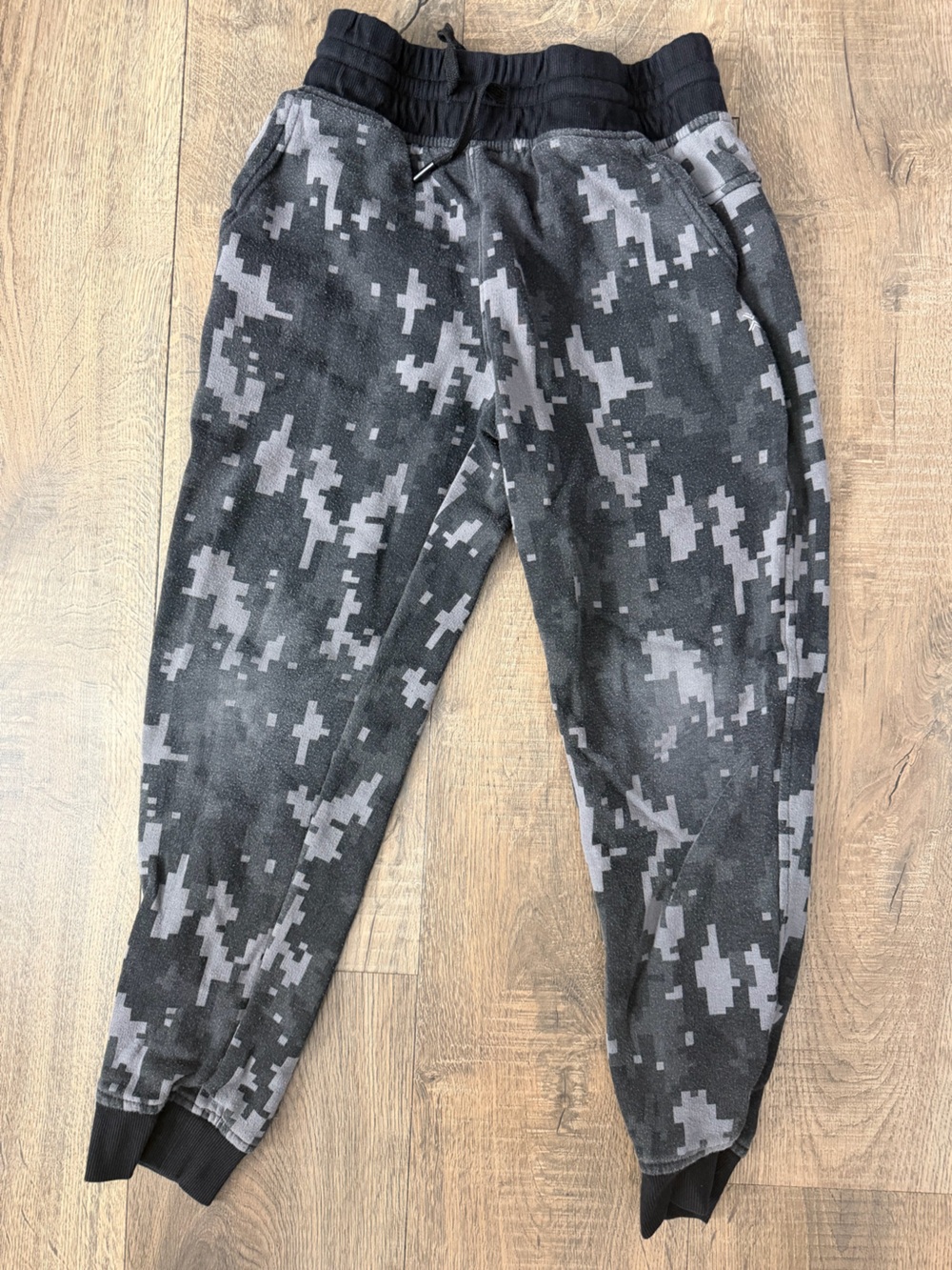 Xersion Black & Gray Digital Camo Joggers